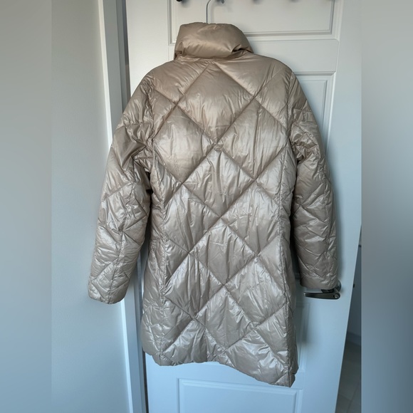 Quilted puffer jacket, light weight, water repellant - Picture 6 of 8